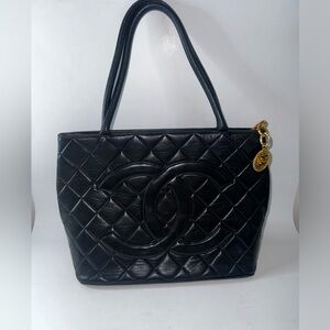 Gorgeous Authentic Chanel Caviar Tote with COA
